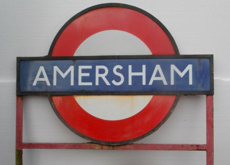 London underground tube sign before refurbishment